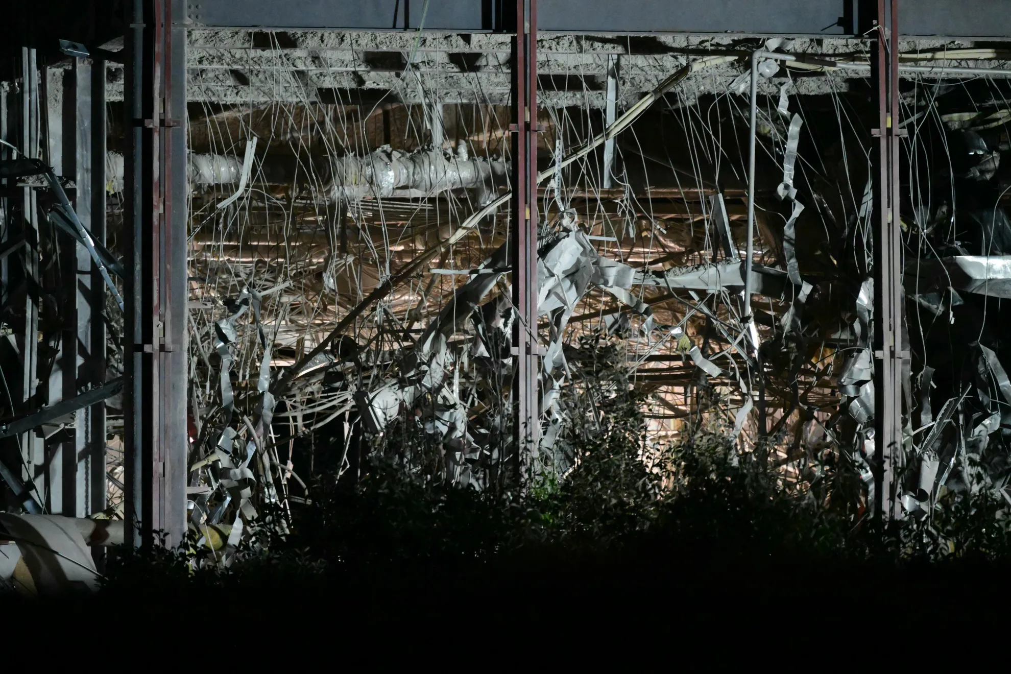 Kerusakan terlihat pada bagian dari Aeon Mall Kumamoto di kota Kashima, Prefektur Kumamoto pada Rabu (29/7/2026) setelah gempa bumi melanda daerah tersebut.