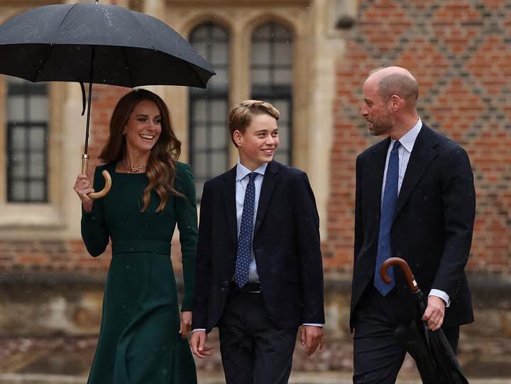 Pangeran George tiba untuk hari pertamanya di Eton bersama William dan Kate.